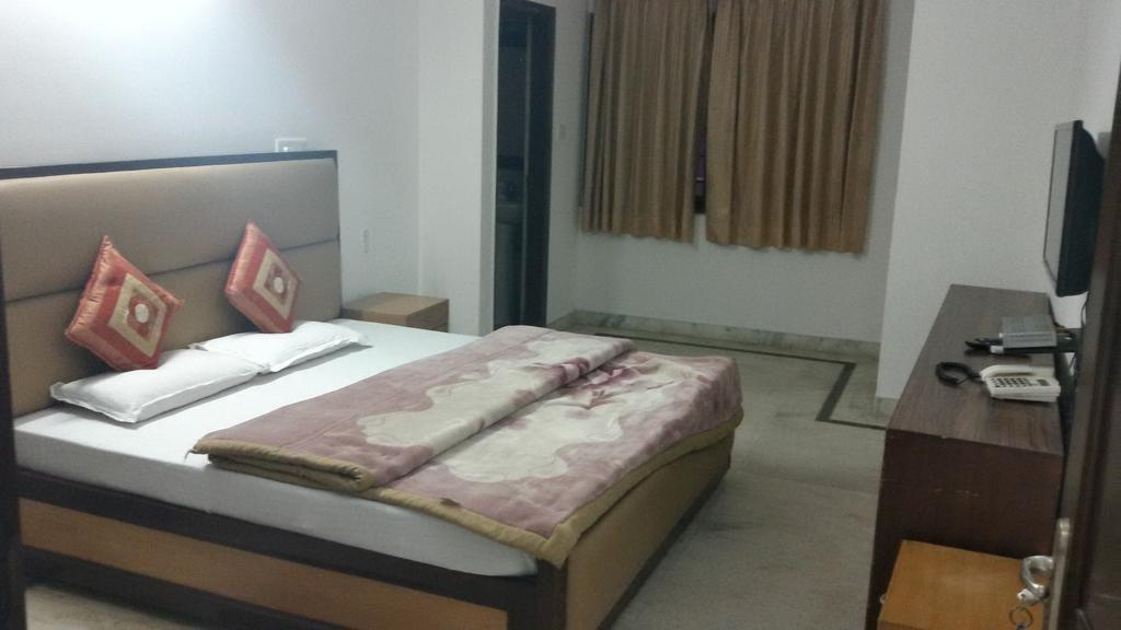 Jmd Residency Hotel New Delhi Room photo